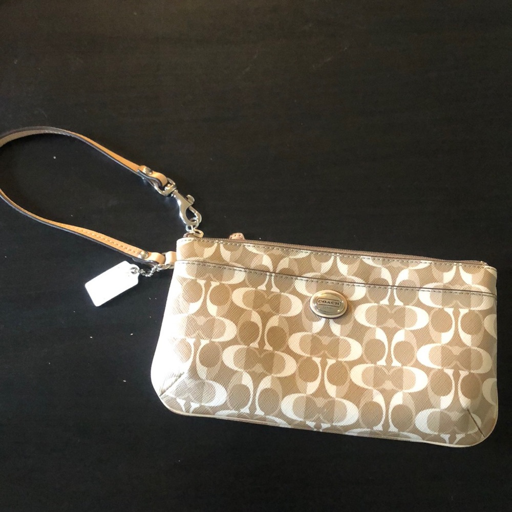 Coach wristlet - Picture 2 of 5